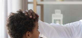 Nivel-dokter, afro-american, met kind en moeder-banner-220px