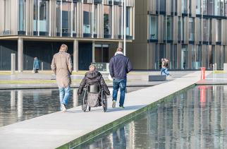 Meedoen in de samenleving blijft nog achter, maar eigen leven invullen naar wens lukt steeds meer mensen met een beperking 