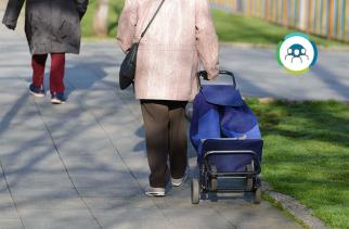 Ouderen zijn eenzamer en bewegen minder tijdens de coronapandemie