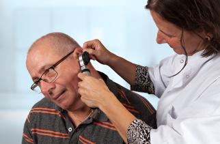 Week van Oorsuizen: 5 op de 1000 mensen bezoekt huisarts voor oorsuizen in 2021