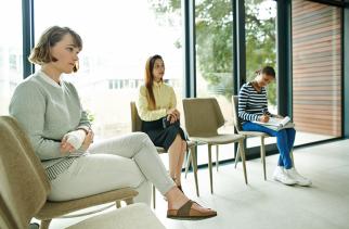 Nivel: Huisartsenzorg nog steeds overbelast, maar minder problemen met ANW-diensten (uit de Nivel Huisartsenpraktijkenenquête 2023)