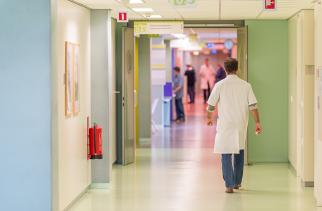 Nivel: Nauwelijks verschillen in vertrekredenen tussen eerste- en tweedelijnszorgprofessionals: contextfactoren wegen zwaarder