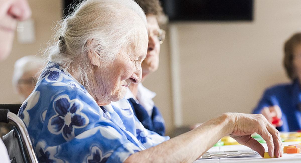 Na diagnose dementie woont de helft nog bijna vier jaar thuis