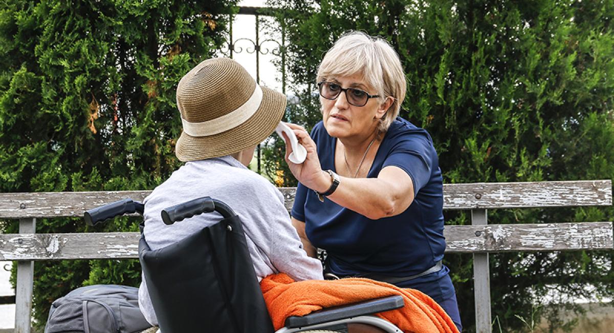 Nivel: De zorg voor een naaste met dementie valt veel mantelzorgers zwaar, ondanks de voldoening die het brengt